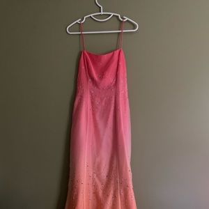 Ombré Size 6 Niki livai prom dress.